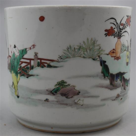 A Chinese famille verte brush pot, probably late 19th century, 14.2cm.